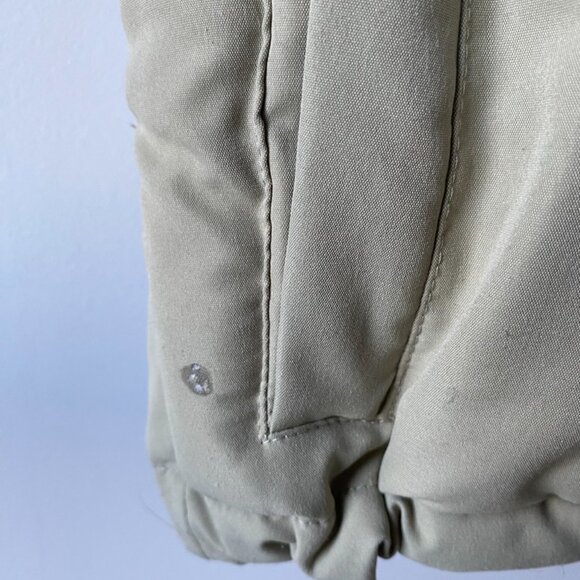 De Base Cropped Puffer Vest - Picture 3 of 10